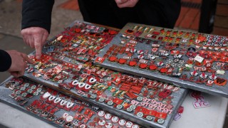 利物浦球迷撤旗抗议：安菲尔德的“心跳”为何沉默？