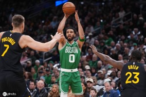 塔图姆24+10布朗32分 凯尔特人大胜勇士