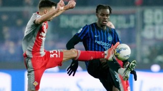 意甲巅峰绞杀！国米3分领跑暗藏致命软肋，米兰单线作战藏逆袭杀招，9轮生死战谁能笑到最后？